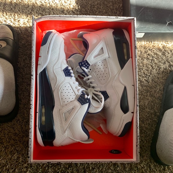 Jordan 4 Columbia - Picture 2 of 5